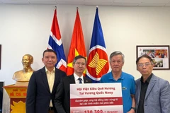 Vietnamese people in Norway have recently donated nearly 12,000 USD in support of the homeland's disaster relief efforts. (Photo: VNA)