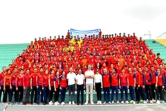 French Ambassador to Vietnam Olivier Brochet has visited Vietnamese rowers and canoeists in Hai Phong city. (Photo: tdtt.gov.vn)