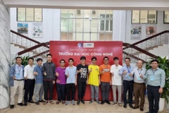 All seven members of the Vietnamese team to the 18th Asia-Pacific Informatics Olympiad win medals (Photo: VNA)