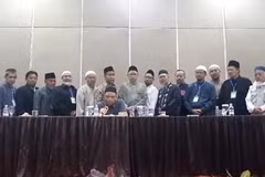 Jemaah Islamiyah's Indonesian senior leader Abu Rusdan (seated) with other members declaring on June 30 that the terror group has been dissolved. (Photo: Former JI member)