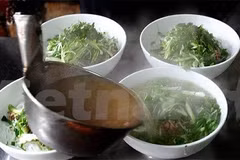 CNN travel recommends 10 must-try street foods in Vietnam