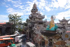Mosaic Linh Phuoc Pagoda