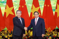 Prime Minister Pham Minh Chinh holds talks with Chinese Premier Li Qiang
