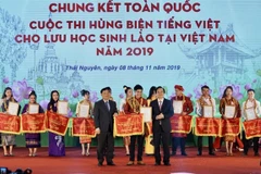 Winners of Vietnamese eloquent contest for Lao students unveiled