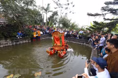 Palanquin procession prays for prosperity