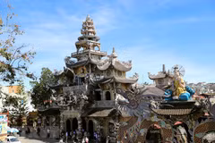 Linh Phuoc Pagoda-renowned spiritual venue in Da Lat