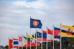 Vietnam joins hands with ASEAN battle against COVID-19