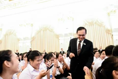 Thai PM asks young people to help preserve national institutions