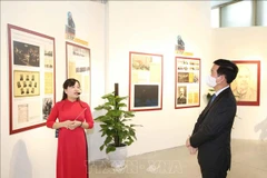 Hanoi officials pay tribute to Lenin on his birthday