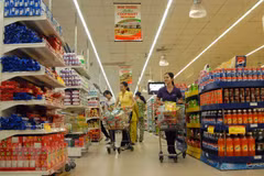 HCM City’s retail sales, service revenue down in first four months