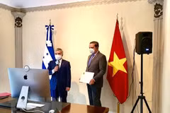 Honduras President wishes to step up ties with Vietnam 