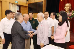 Top leader meets Hanoi voters ahead of NA’s 10th session