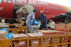 Vietjet donates 10,000VND per ticket to people in central region
