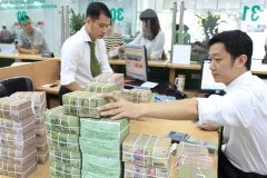 COVID-19 pushes banks to lower deposit rates