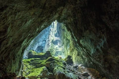 Tours of world's largest cave Son Doong resume