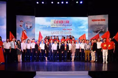 Over 100,000 national flags presented to fishermen