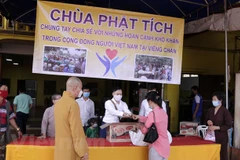 Pagoda in Laos assists Vietnamese community