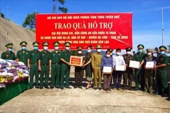 Gifts presented to Lao armed forces, border residents