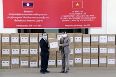 Vietnam-donated medical equipment handed over to Laos 