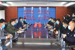 Mong Cai city helps Chinese neighbour with medical equipment