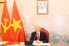 Top leaders of Vietnam, China agree to step up result-oriented cooperation 