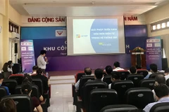 Enterprises in IPs urged to use hi-tech equipment