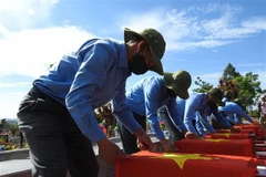 Remains of volunteer soldiers reburied in Dak Lak