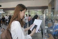 HCM City’s hospitals switch to cashless payment