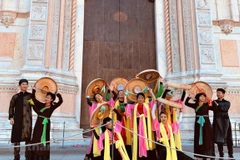 Vietnamese folk dances impress visitors at music festival in Italy