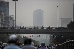 Twenty four automatic air monitoring stations handed over to Hanoi