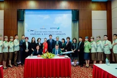 Bamboo Airways, Vinpearl cooperate to provide air-tourism products 
