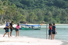 Kien Giang serves nearly 1.8 million tourists in four months 