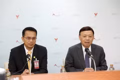 Thailand gives tourists SIM cards to download health declaration app