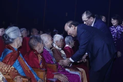Prime Minister meets with representatives of Vietnamese Heroic Mothers