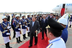 Top Lao leader pays State visit to Cambodia 