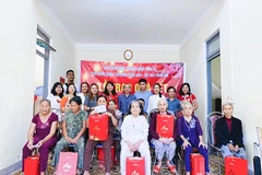 Tet gifts handed out to the disadvantaged in Quang Tri 