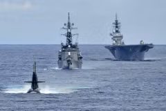 Japanese vessels dock at Cam Ranh port for supplies replenishment