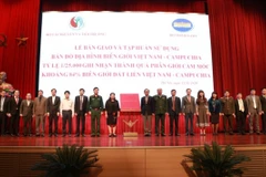 Vietnam-Cambodia border topographic maps handed over to ministries, agencies