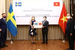 Vietnam presents medical supplies to Sweden