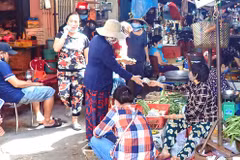 Strict COVID-19 preventive measures needed at HCM City's markets