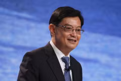 Singapore injects another 8 billion SGD to support economy