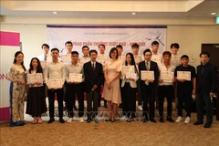 Vietnamese apprentices get rewards for high results in Japanese language test