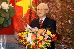 Top leader extends Tet greetings to Party, State officials