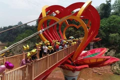 Country’s first glass bridge opens 