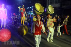 Street circus amazes spectators in Quang Ninh