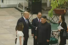Trump, Kim take stroll around Metropole hotel