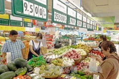 Modern format stores luring away Vietnamese shoppers: survey