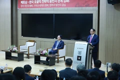 Prime Minister Pham Minh Chinh delivers a policy speech at the Seoul National University on July 3. (Photo: VNA)