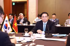 Prime Minister Pham Minh Chinh at the working lunch. (Photo: VNA)