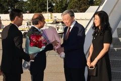 Party General Secretary and State President To Lam and his spouse are greeted at John F. Kennedy International Airport by Vietnamese Ambassador to the US Nguyen Quoc Dung and Ambassador Dang Hoang Giang, Permanent Representative of Vietnam to the UN. (Photo: VNA)